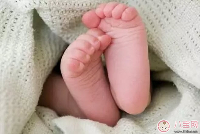 寶寶多大穿鞋好呢 寶寶穿鞋千萬不要買大一碼