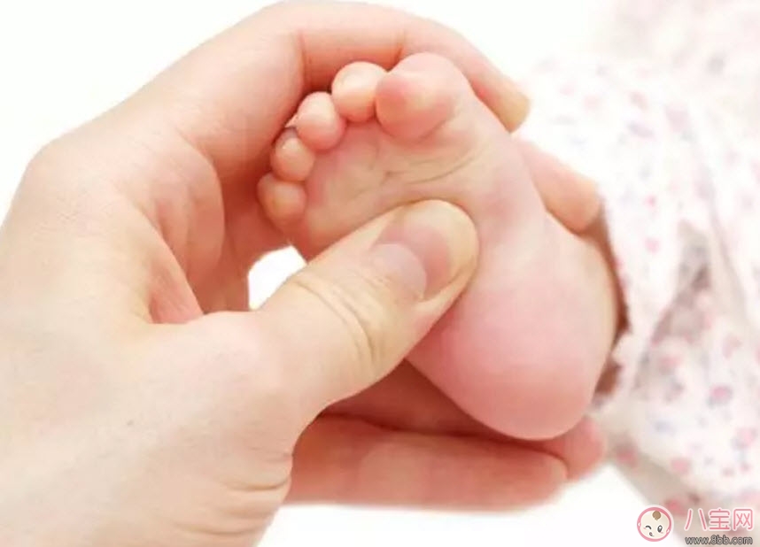 寶寶多大穿鞋好呢 寶寶穿鞋千萬不要買大一碼