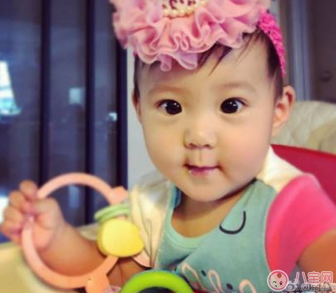 賈靜雯咘咘同款大全 咘咘同款牙膠背帶奶嘴圍兜全都有