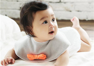 寶寶圍嘴哪種好 寶寶圍嘴如何選擇(尺寸材質(zhì)顏色有講究)