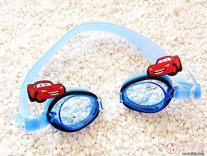 注意！孩子游泳要帶泳鏡的 孩子泳鏡挑選