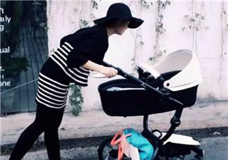 如何選擇寶寶嬰兒車 根據(jù)寶寶年齡選嬰兒車