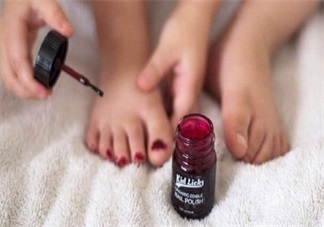 愛(ài)美也要健康的來(lái) 米粒媽伊能靜推薦指甲油Kid Licks