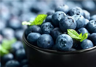 寶寶食用藍(lán)莓好處多 幫助骨骼生長(zhǎng)