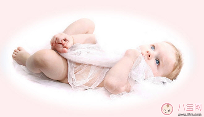 寶寶游泳貼需要準(zhǔn)備么 寶寶護(hù)臍貼用到多大