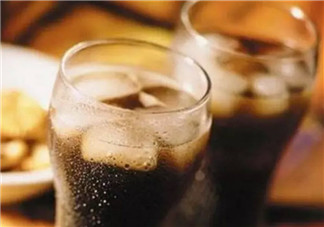 孕婦能喝可樂(lè)等碳酸飲料嗎 孕婦喝多少可樂(lè)有害(5罐)