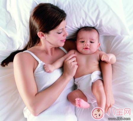 如何安全使用嬰兒爽身粉 父母放心使用