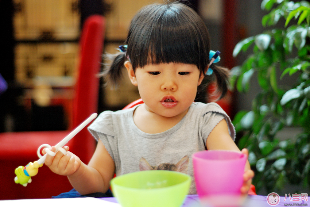 寶寶幾歲用筷子好 寶寶使用筷子推薦 寶寶幾歲用筷子好 寶寶使用筷子推薦