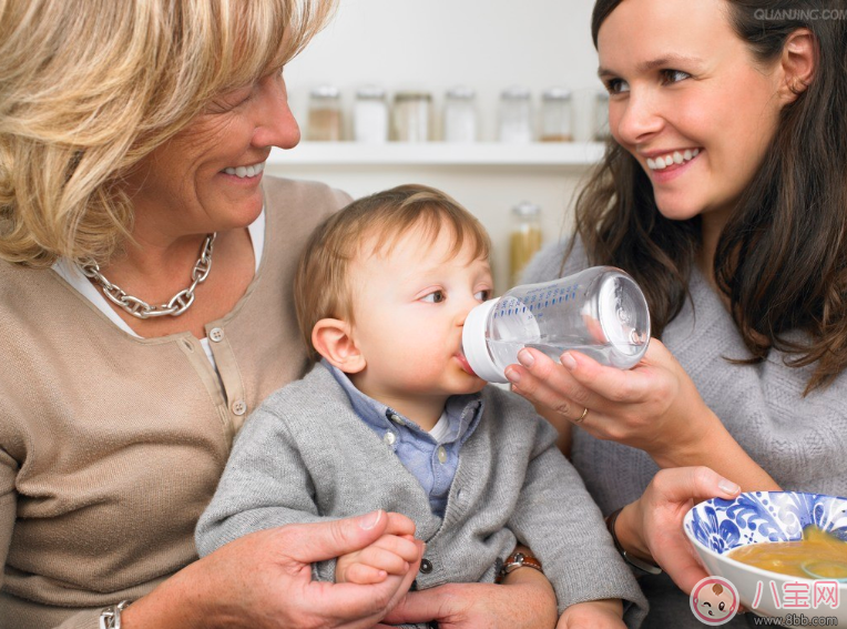 這些情況居然是奶粉過敏 怎么知道孩子吃奶粉過敏了