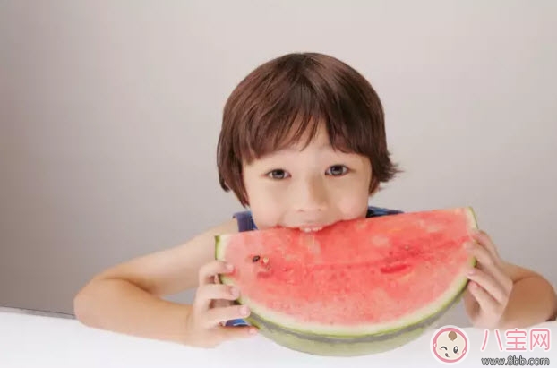 寶寶什么時候可以吃西瓜 夏天寶寶吃西瓜注意事項(xiàng)