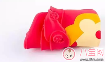 吃輔食再也不怕臟了 賈靜雯女兒咘咘同款硅膠可折疊圍兜 吃輔食再也不怕臟了 賈靜雯女兒咘咘同款硅膠可折疊圍兜