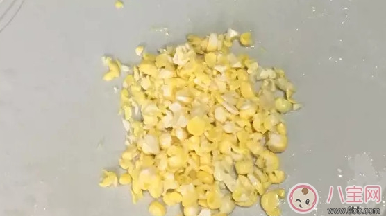 寶寶黃金營(yíng)養(yǎng)早餐 玉米胡蘿卜雞蛋餅