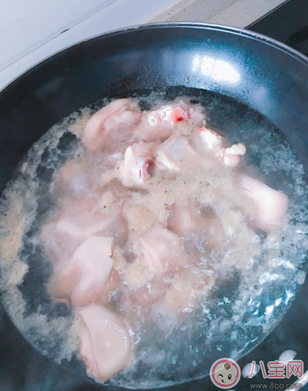 夏日沒(méi)胃口 來(lái)份椒鹽豬蹄下飯香