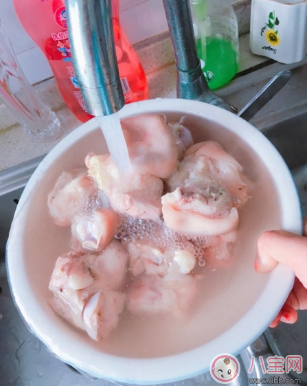 夏日沒(méi)胃口 來(lái)份椒鹽豬蹄下飯香