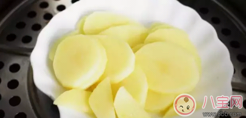 香蕉土豆搭配怎么做輔食     牛奶香蕉土豆泥米糊做法(圖文)