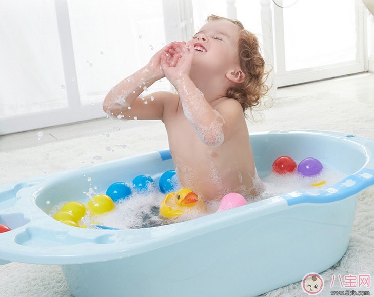 寶寶洗澡盆哪個(gè)好 一體成型的澡盆最雞肋