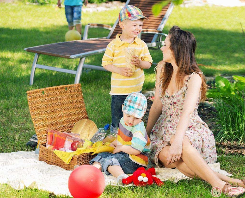 國(guó)慶節(jié)帶寶寶旅行應(yīng)該穿什么衣服？旅行物品需哎喲準(zhǔn)備哪些？