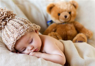 新生兒晚上到底可不可以開燈睡覺？如何引導(dǎo)寶寶關(guān)燈睡覺