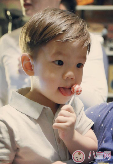 孩子頭發(fā)黃怎么辦 如何改善孩子頭發(fā)黃 孩子頭發(fā)黃怎么辦 如何改善孩子頭發(fā)黃