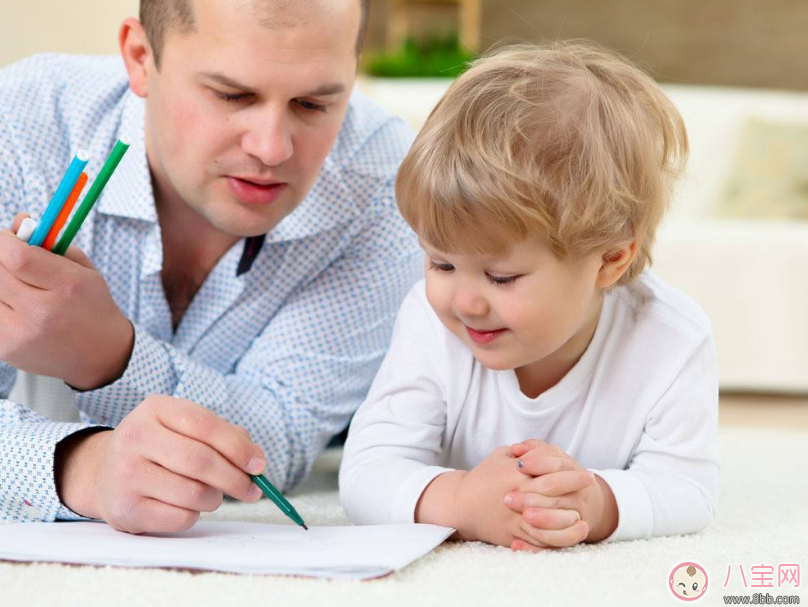 帶娃做家務(wù)兩不耽誤 孩子黏自己做家務(wù)方法