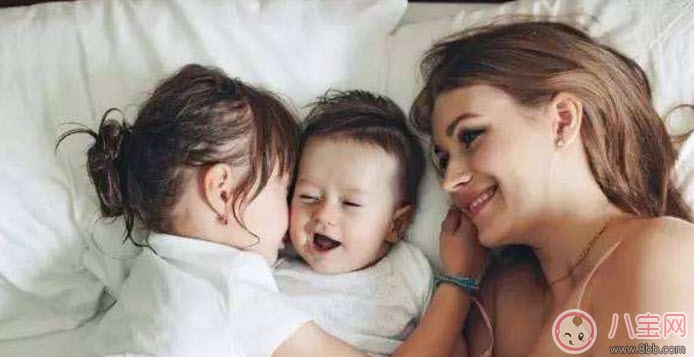 二胎媽媽怎么帶好兩個(gè)孩子 二孩媽媽怎么照顧兩個(gè)孩子生活學(xué)習(xí)