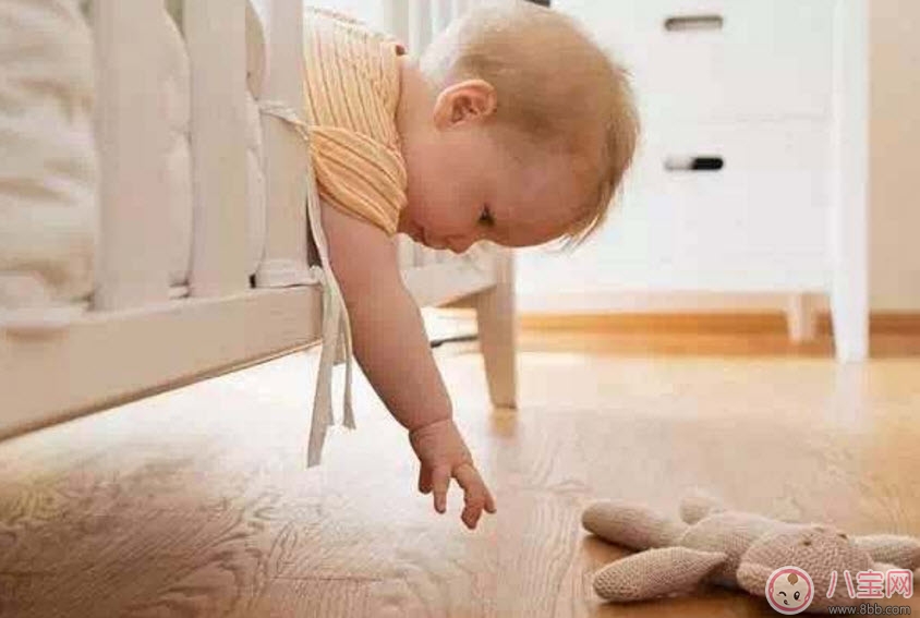 寶寶喜歡扔?xùn)|西是脾氣不好嗎 2歲半寶寶喜歡扔?xùn)|西怎么辦