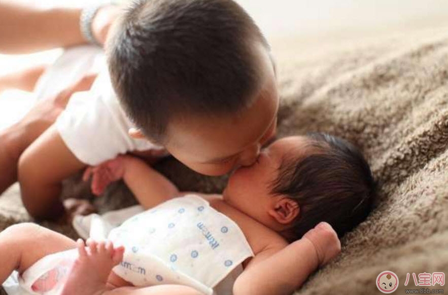 二胎媽媽怎么帶好兩個(gè)孩子 二孩媽媽怎么照顧兩個(gè)孩子生活學(xué)習(xí)