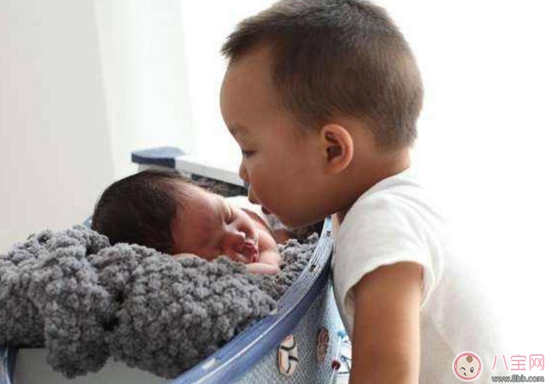 二胎媽媽怎么帶好兩個(gè)孩子 二孩媽媽怎么照顧兩個(gè)孩子生活學(xué)習(xí)