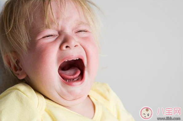 孩子在公眾場(chǎng)合大吼大叫 這個(gè)方法悄悄化解