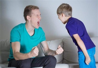 孩子在公眾場(chǎng)合大吼大叫 這個(gè)方法悄悄化解