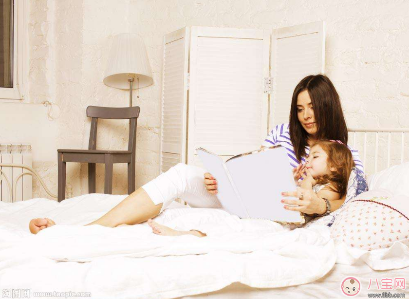 寶寶愛看書興趣濃濃 那就教他翻書吧