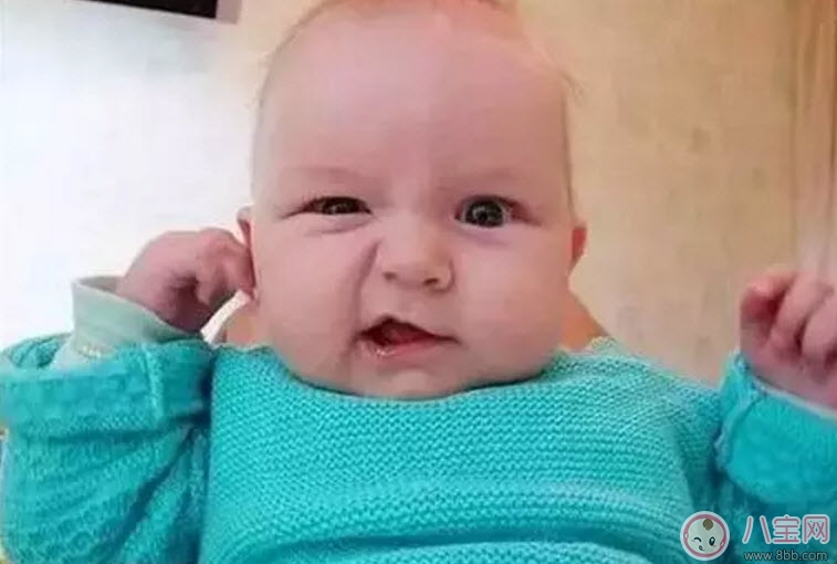 寶寶喜歡摸自己耳朵是怎么回事 四個月寶寶經(jīng)常用手抓耳什么原因