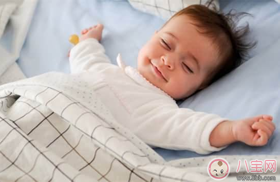 孩子是個(gè)夜貓子喜歡晚睡覺(jué) 怎么給孩子糾正睡覺(jué)遲的習(xí)慣