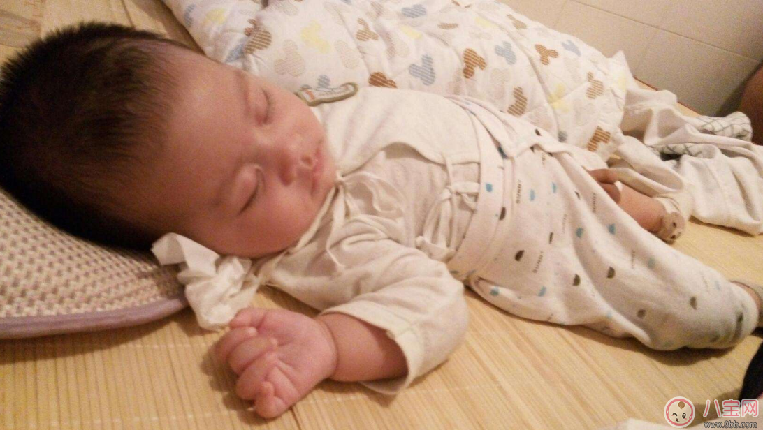 孩子是個(gè)夜貓子喜歡晚睡覺(jué) 怎么給孩子糾正睡覺(jué)遲的習(xí)慣