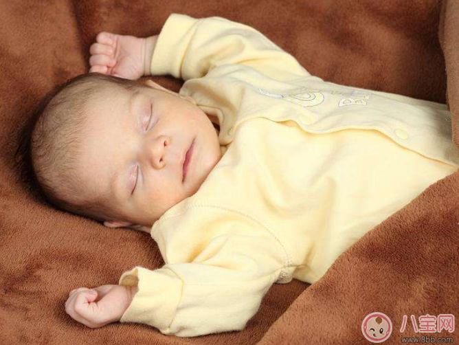 新生兒護(hù)理的四個(gè)大問(wèn)題 新手媽媽必看新生兒護(hù)理秘籍