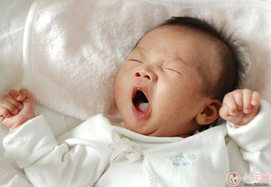 新生兒護(hù)理的四個(gè)大問(wèn)題 新手媽媽必看新生兒護(hù)理秘籍