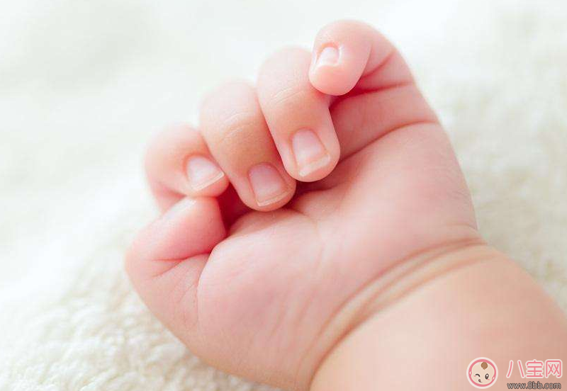 新生兒護(hù)理的四個(gè)大問(wèn)題 新手媽媽必看新生兒護(hù)理秘籍