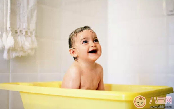 寶寶洗澡后多久可以吃奶 寶寶喝奶最佳間隔時間是多久