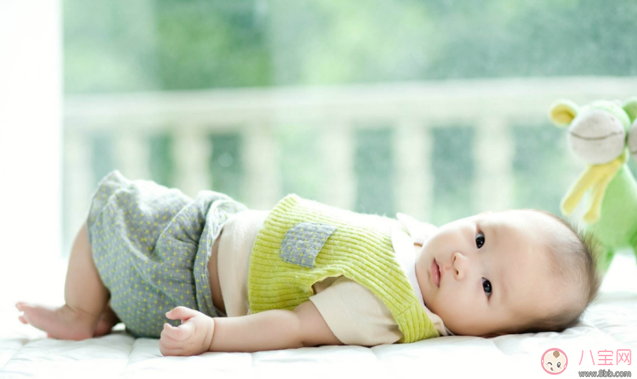 孩子多大會(huì)叫爸爸媽媽 孩子開(kāi)口說(shuō)話(huà)是什么時(shí)候