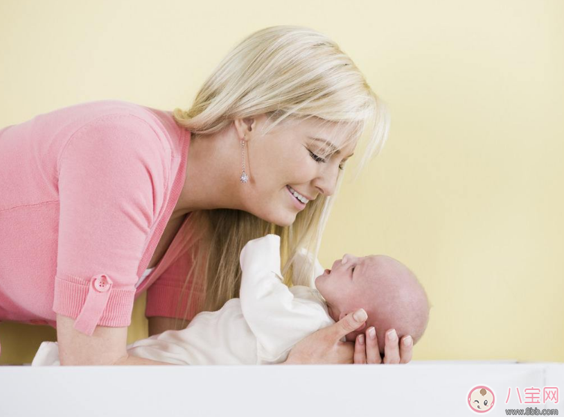 喂奶漲奶有硬塊難受不已 試試這個方法吧