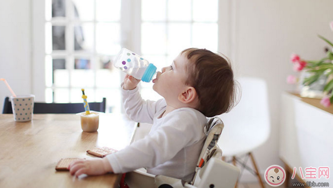 寶寶什么時(shí)候戒奶瓶比較好 寶寶戒奶瓶攻略