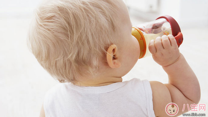 寶寶什么時(shí)候戒奶瓶比較好 寶寶戒奶瓶攻略