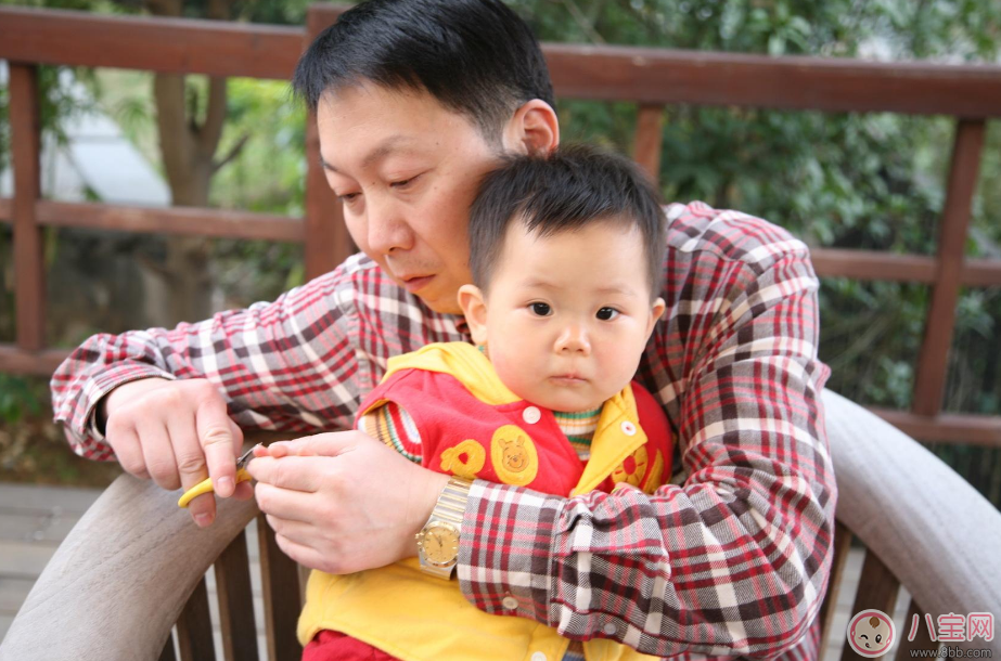 錯(cuò)誤的方法剪指甲會(huì)剪到肉 怎么給孩子剪指甲
