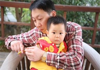 錯(cuò)誤的方法剪指甲會(huì)剪到肉 怎么給孩子剪指甲