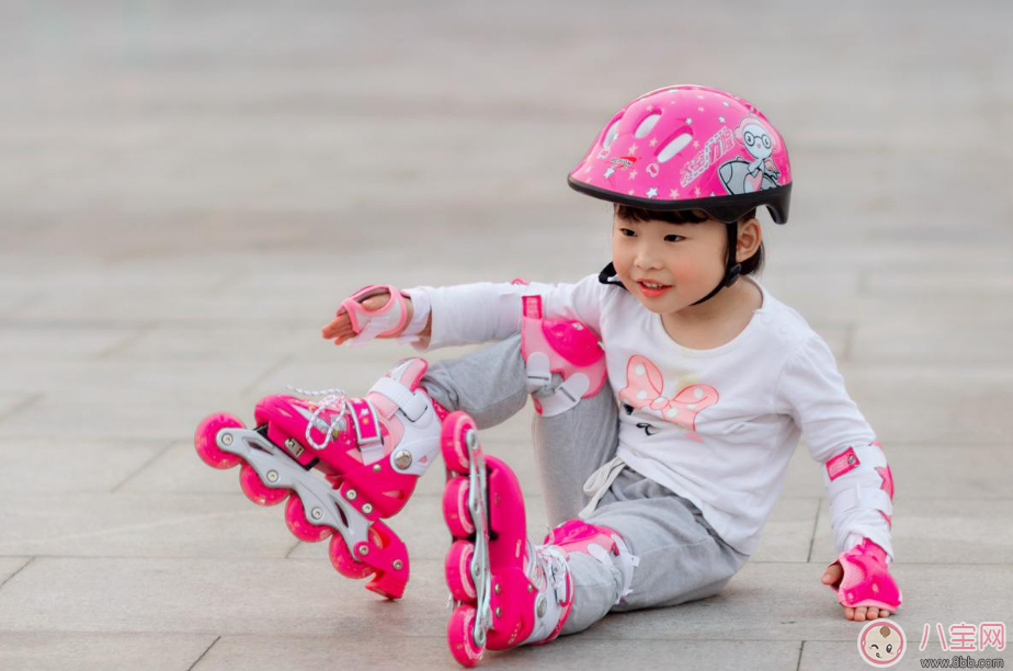 寶寶摔下來心疼的想哭 孩子摔了之后別急著進(jìn)入誤區(qū)