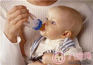 一歲前寶寶  脊椎發(fā)育關(guān)鍵期