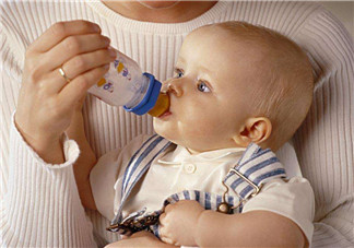 一歲前寶寶  脊椎發(fā)育關(guān)鍵期