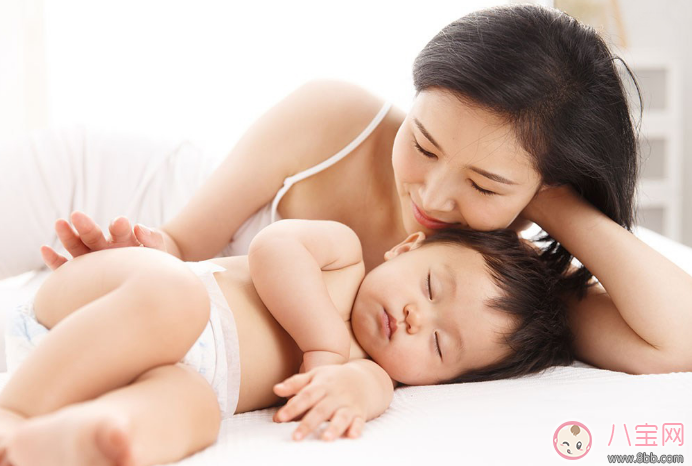 寶寶睡覺(jué)時(shí)間比較長(zhǎng)需要叫醒他嗎 新生兒睡眠時(shí)間長(zhǎng)叫醒好不好