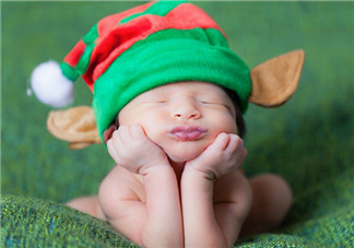 寶寶睡覺不踏實(shí)？超好用的防寶寶踢被子絕招！