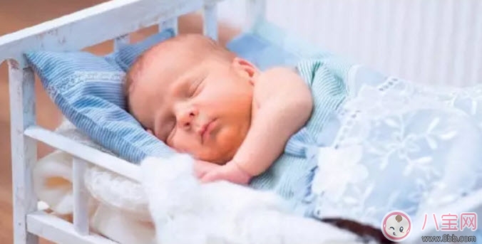 秋天給寶寶蓋被子有哪些注意事項(xiàng) 秋天給孩子穿衣蓋被注意三暖三涼 秋天給寶寶蓋被子有哪些注意事項(xiàng) 秋天給孩子穿衣蓋被注意三暖三涼